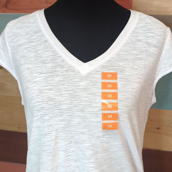 Nwt medium Liz sport t-shirt - Picture 2 of 7
